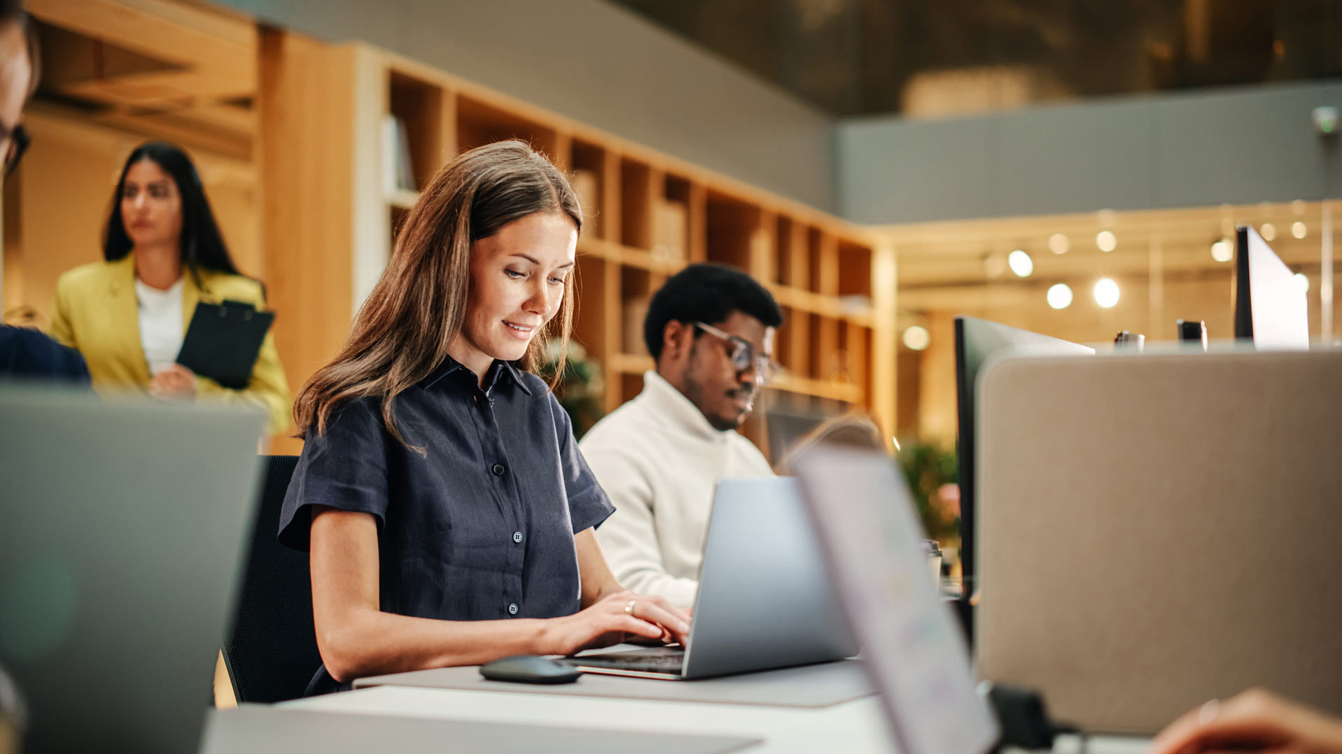 Entrepreneurship in the Paris Region: How to Start Your Micro-Enterprise - © Coworking_AdobeStock_558703969