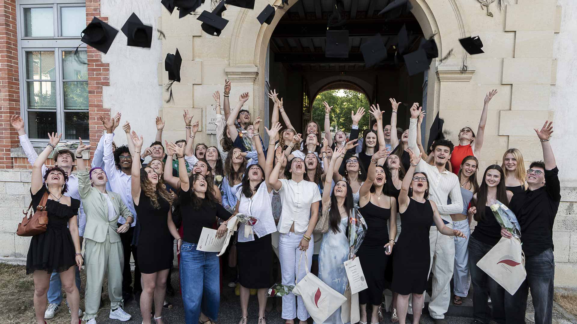 Les Sections Internationales : Une éducation de qualité pour les enfants de familles expatriées - Fontainebleau International High School – Class of 2025 Diploma Ceremony