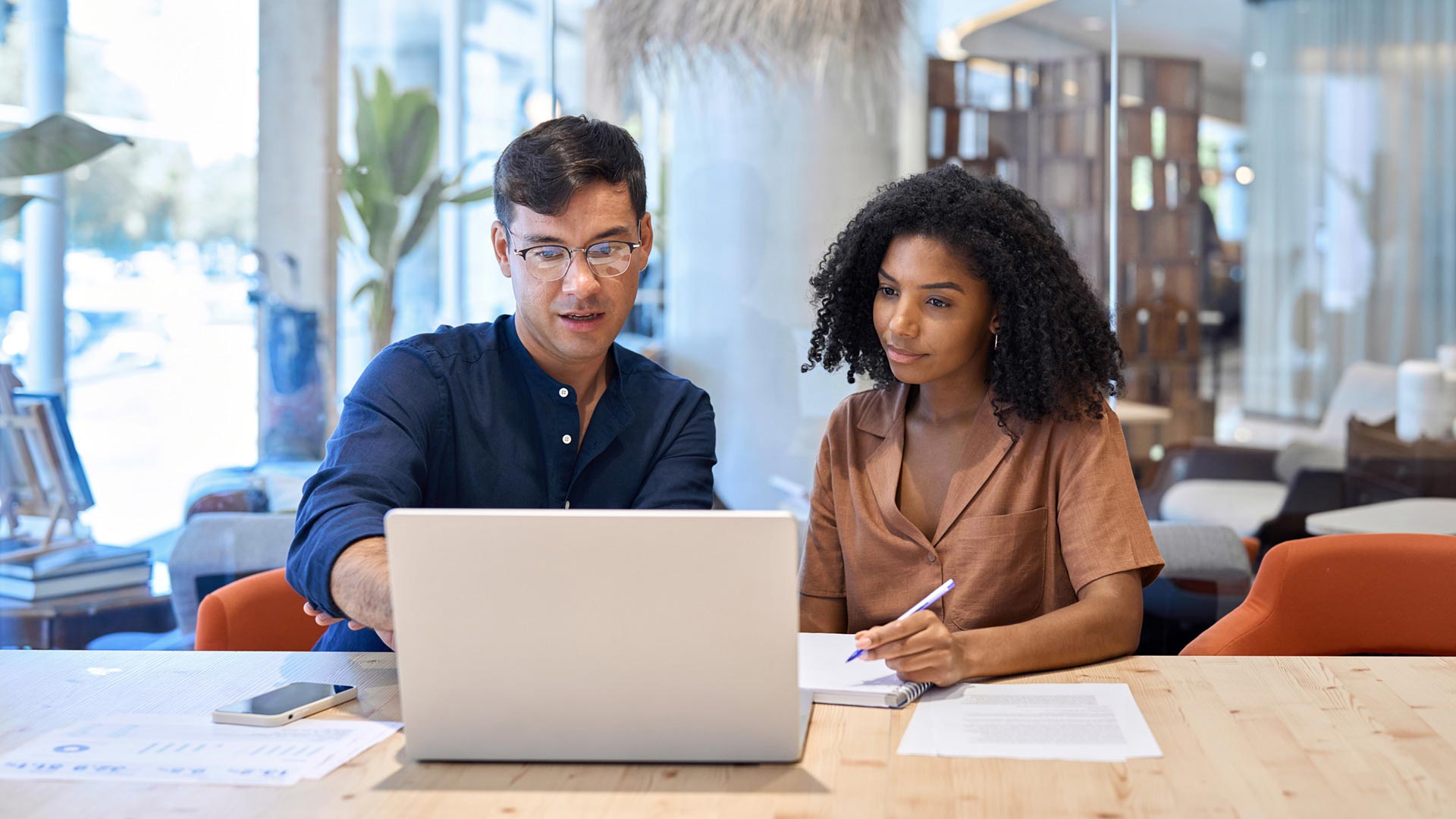 Hiring Foreign Students in Paris Region: Steps and Best Practices for Employers - AdobeStock_1215488998_1920x1080