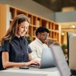 Mentalidad emprendedora en la Región parisina: Cómo iniciar su microempresa - © Coworking_AdobeStock_558703969